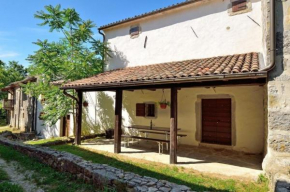 Wunderschönes Ferienhaus in Kotli mit Grill, gemeinschaftlichem Pool und Terrasse